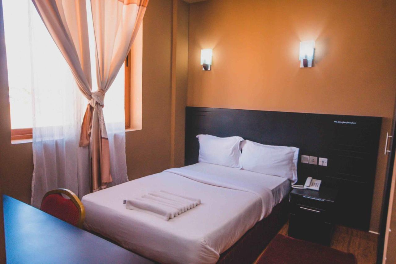 Panone Hotel Boma Boma la Ngombe Exterior photo
